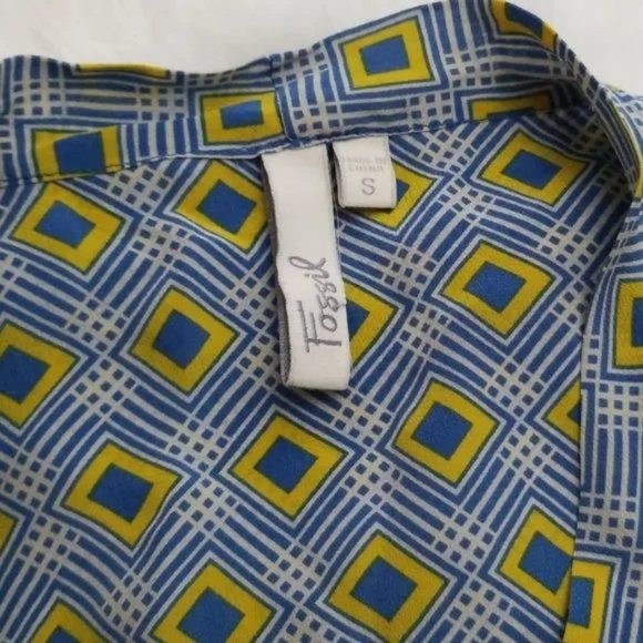 Fossil Geometric Sleeveless Ruffle Button Tie Up Shell Tank Top Size Small - Picture 2 of 7